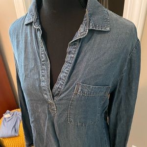 Womens tencel denim collared shirt. 💙💙